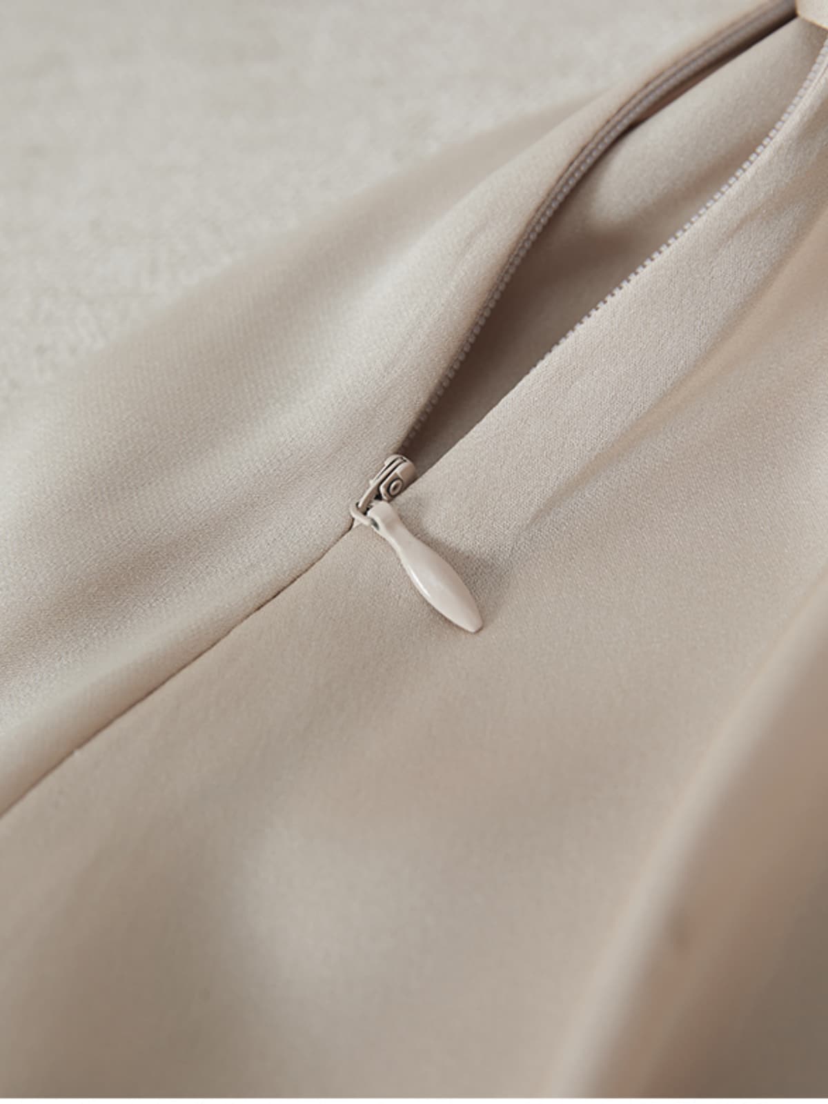 Close-up of the zipper detail on the Heavyweight Ruched Waist Mulberry Silk Maxi Dress for added style.