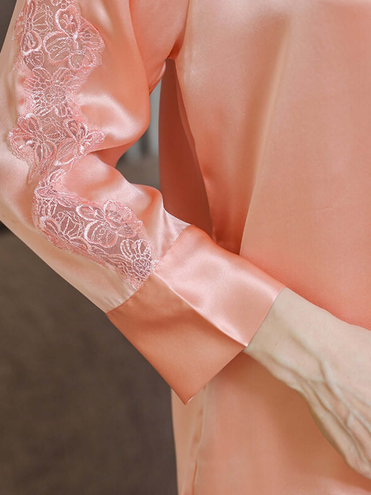 Cuffs of Women's Long - sleeved Lace Silk Pajama Set