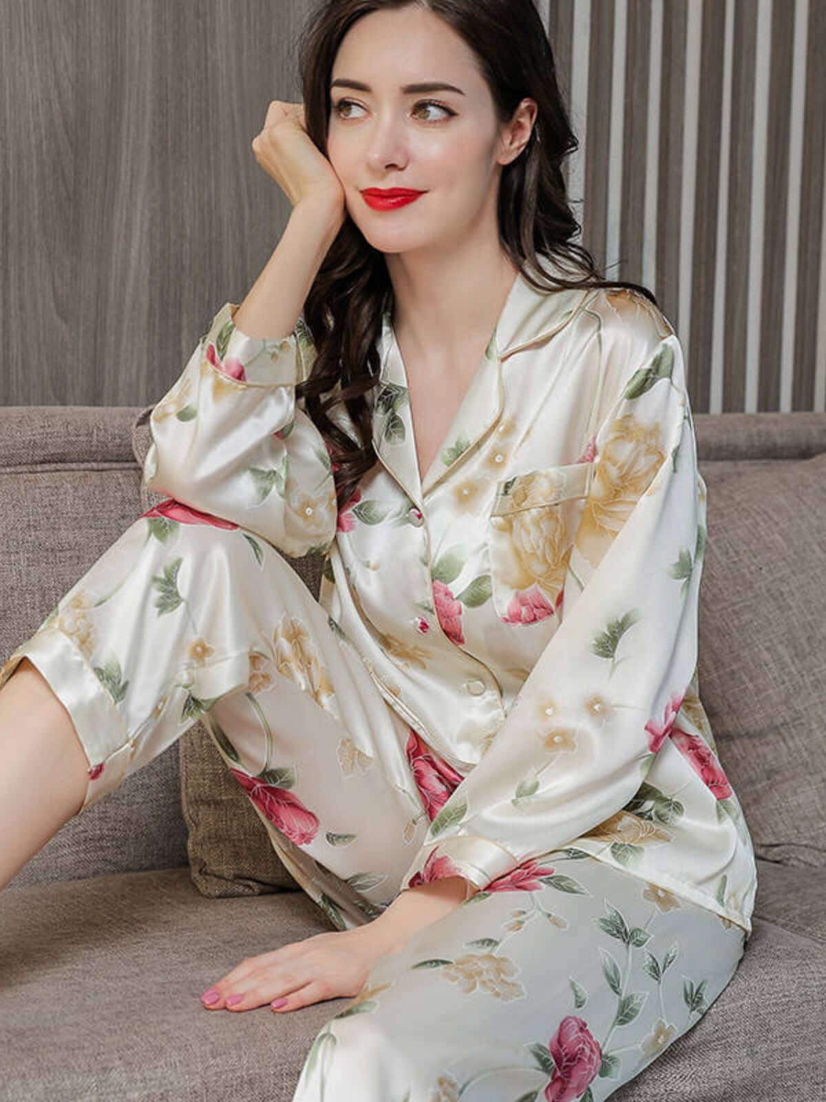 Women's Long - sleeved Delicate Floral Silk Pajamas Set