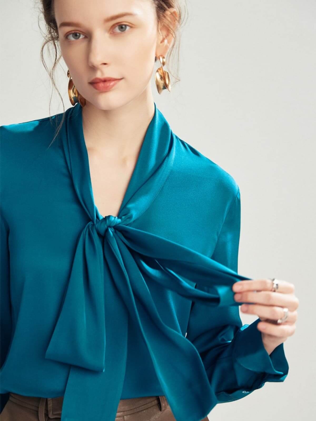 Scarf - collar Ribbon Silk Blouse in blue
