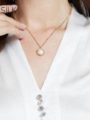 Neckline of Women's Casual Silk Blouse 19MM