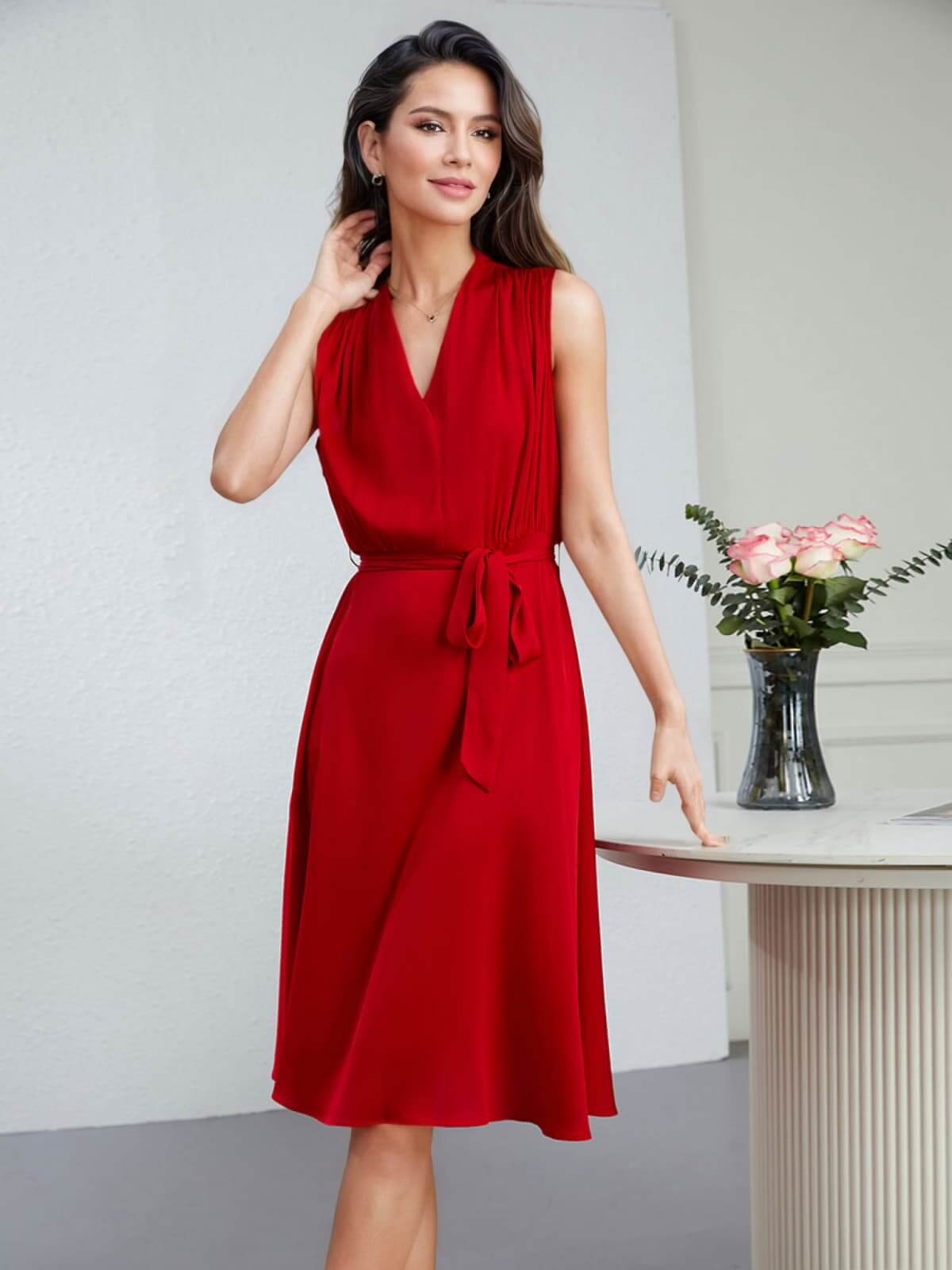 Model wearing 2025 Summer Heavyweight Mulberry Sleeveless Silk Dress in red
