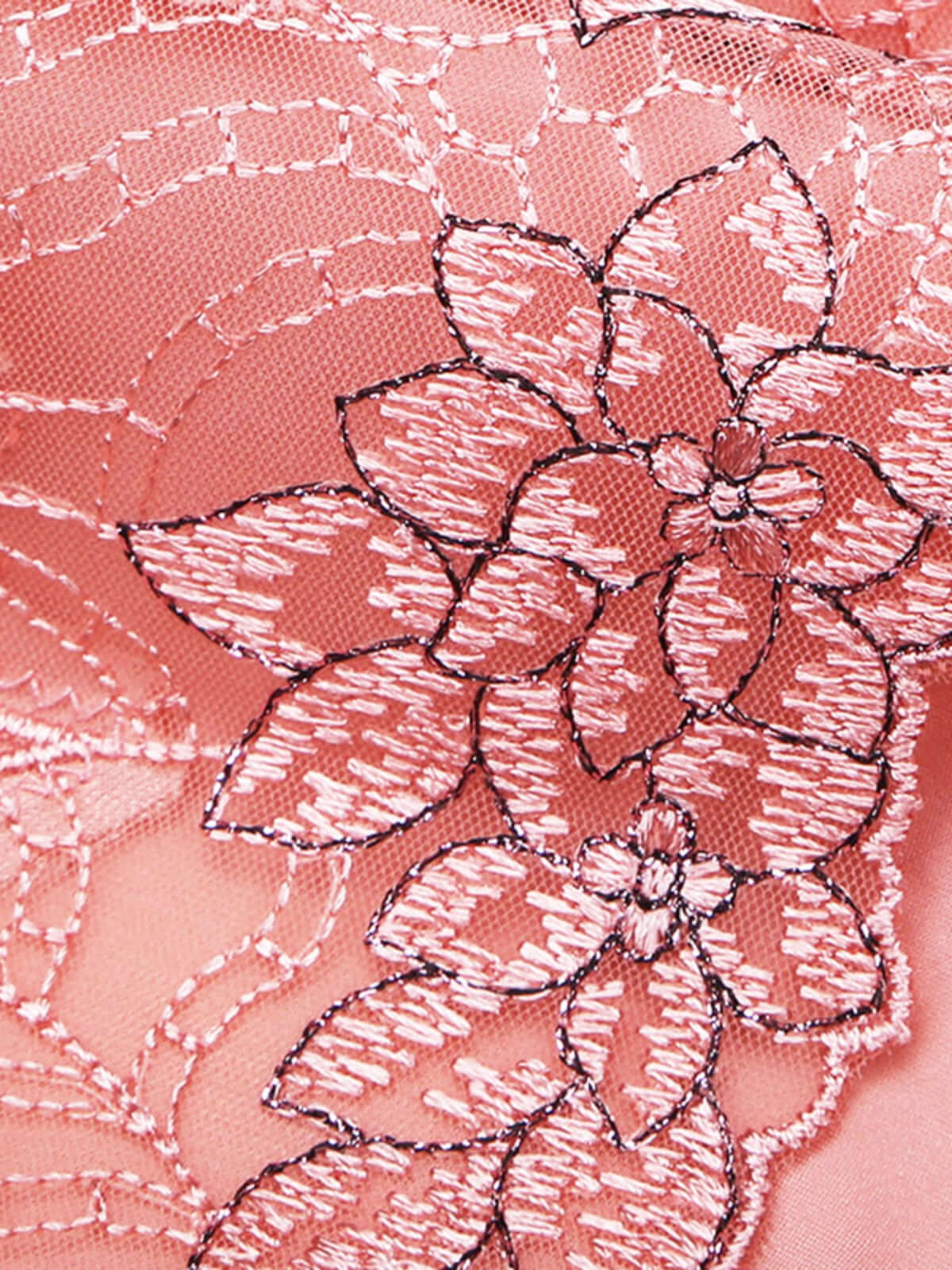 Floral pattern of women's breathable silk lace spaghetti - strap nightgown