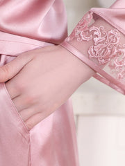 Close-up of Lace Mulberry Silk Pajamas Set Women Nightwear