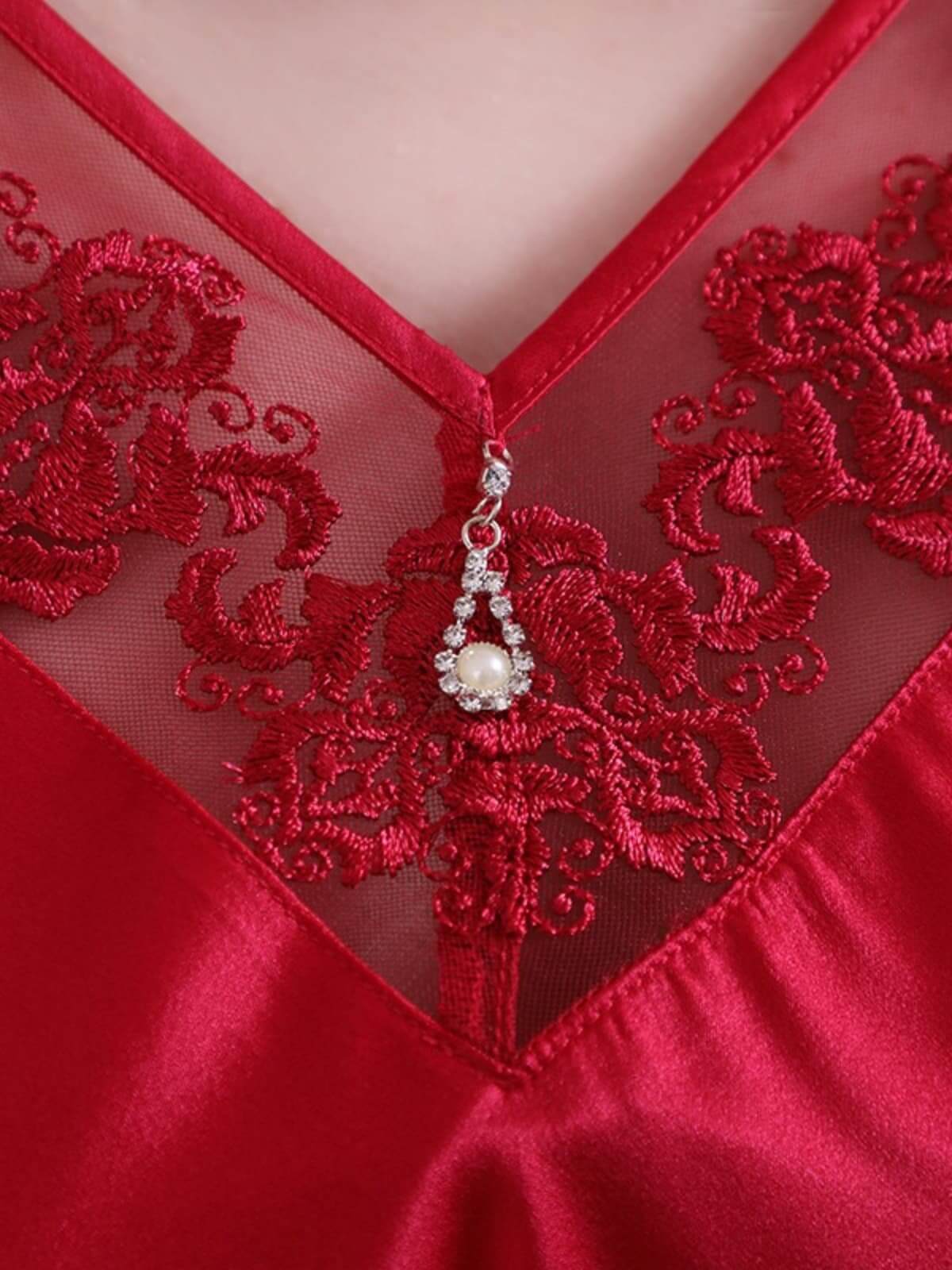 Collar detail of Women's Short - Sleeved Silk Pajamas Set