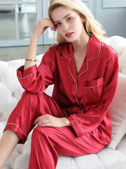 Profile of Long - Sleeved Pure Silk Pajama Set for Women in red