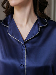 Neckline of Women's Soft Long - sleeved Pure Silk Pajamas Set