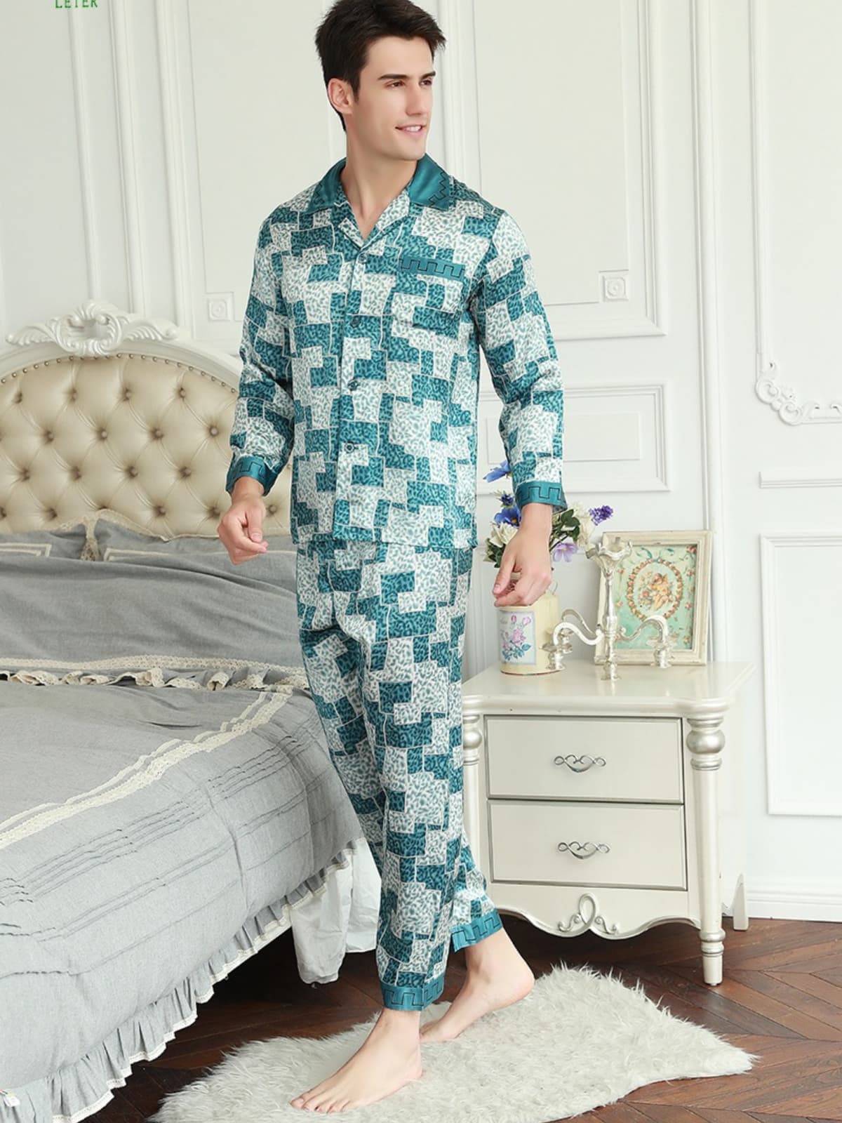 Men's Silk Pajamas Stylish Short-Sleeve Printed