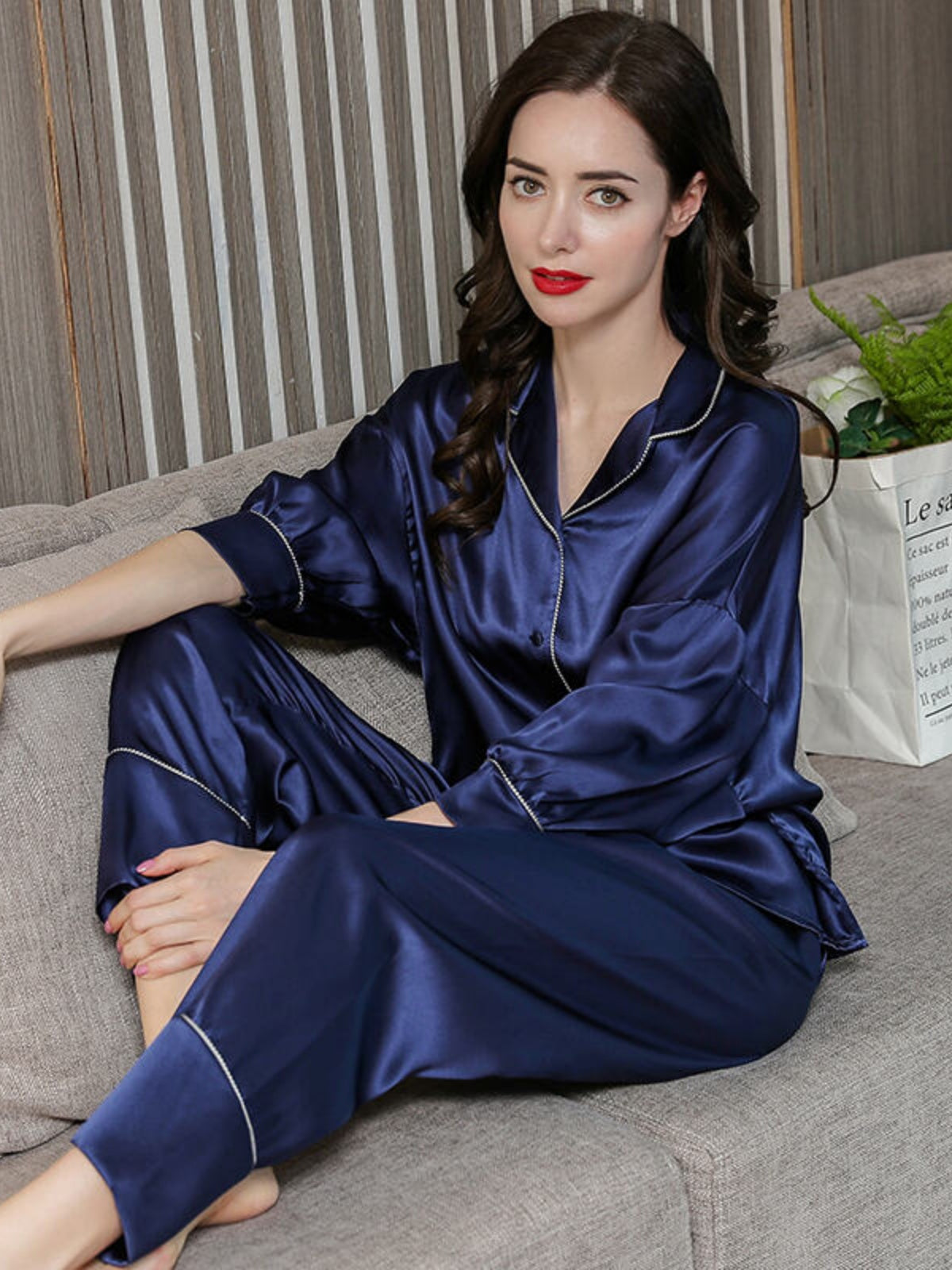 Womens Soft Long-sleeved Pure Silk Pajamas Set